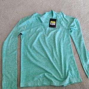 Nike long sleeve shirt size small NWT